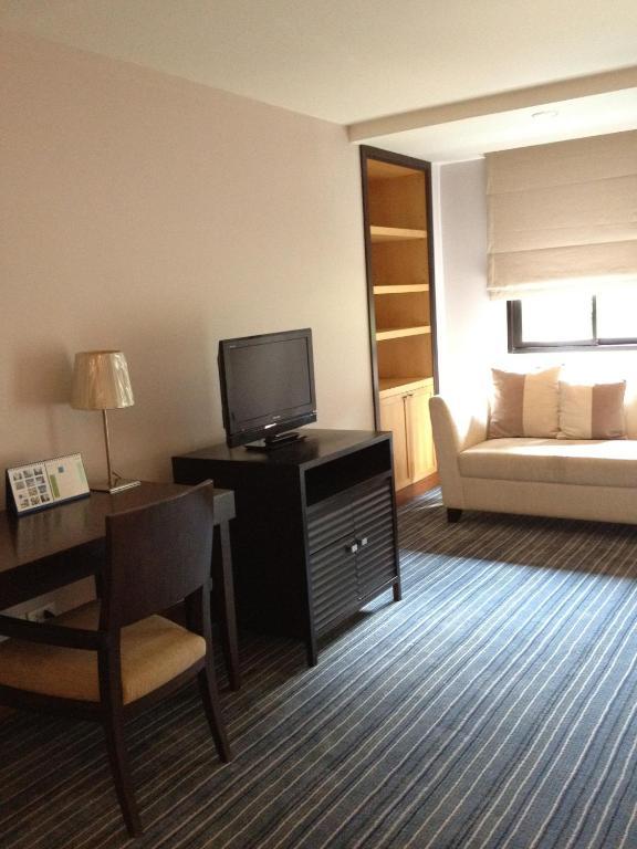 Gardengrove Suites Bangkok Room photo