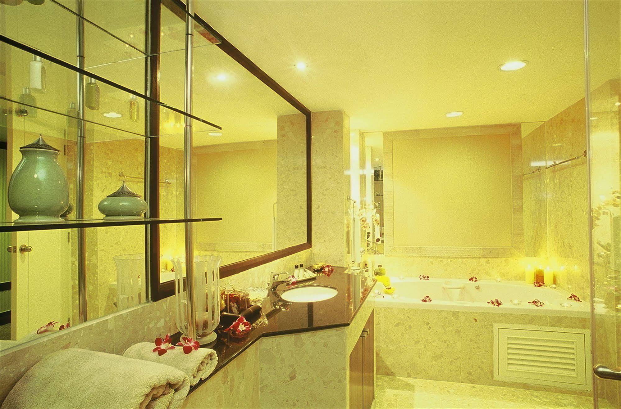 Gardengrove Suites Bangkok Exterior photo